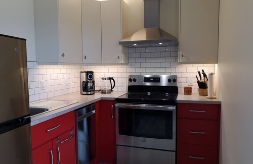 Central Kootenay House | Embedded between Selkirk and Purcell Mountains