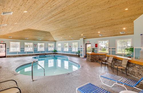 Emerald Isle Apartment | Emerald Isle Condo Near Beach with Screened Porch!