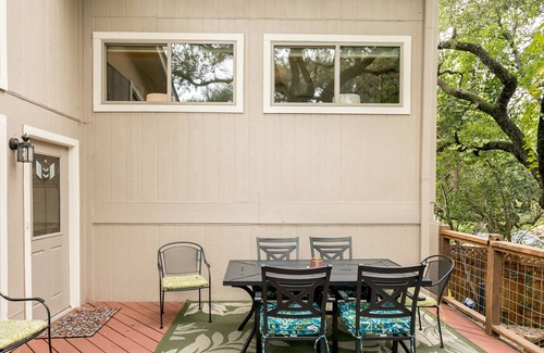 South Manchaca House | Emerald Oasis