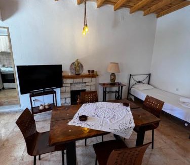 Dhermi Apartment | Emilios Traditional Villa