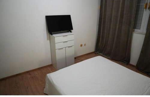 Split Apartment | Emily Garden apartment