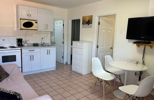 Okanagan-Similkameen Hotel | Empire Motel