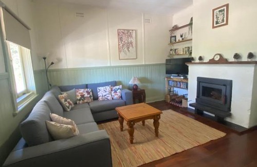 Nyamup Ski Chalet | Emu Cottage