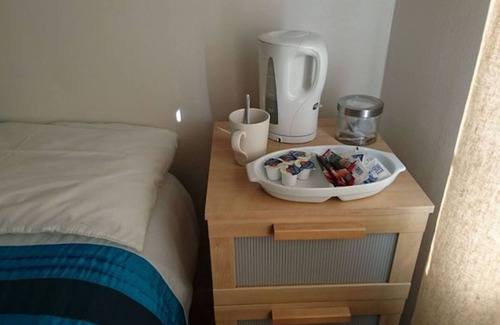 Harlington House | En suite shower room Double room with 1 double deyr