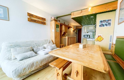 Eclose-Est Apartment | Enchanting 2-bedroom apartment in Huez with stunning views