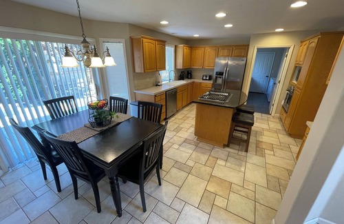 La Center House | Enchanting 4-bedroom furnished house in La Center