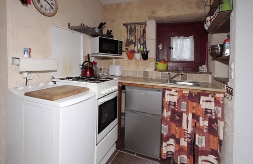 Saint-Maigrin Cottage | Enchanting Gite for Winter days.