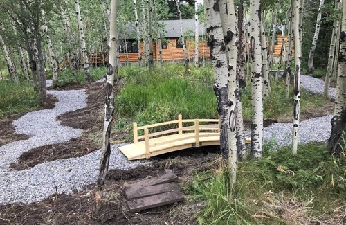 Allenspark Cabin | Enchanting Mountain Log CabinnPines, Aspens & meadows and abundant wildlife.