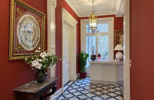 Ville Haute Bed & Breakfast | Enclos de l'Evêché