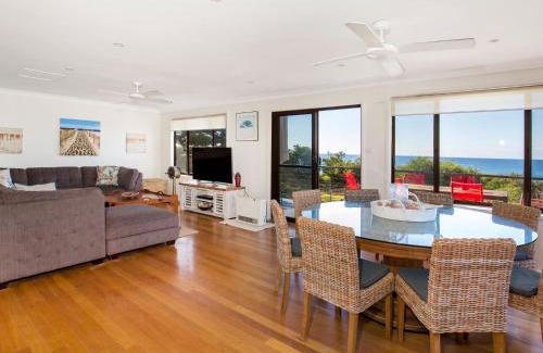 Culburra Beach House | Endless Summer I Pet Friendly Absolute Beachfront