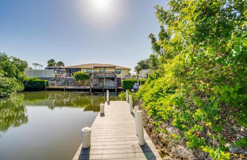 Bay Harbor Estates House | Englewood Home on Canal Boat to Lemon Bay!