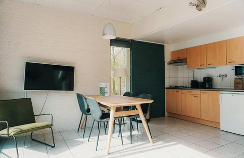 Nieuw Heeten House | Enjoy a comfortable stay in the Bungalow Berkel Plus for 2 people at De Sallandshoeve Holiday Park, perfect for nature lovers and those seeking peace and quiet.