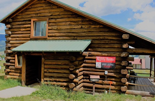 Eagle Nest Cabin | Enjoy a Get-A-Way @ this cozy log cabin on Eagle Nest Lake, in Eagle Nest NM!