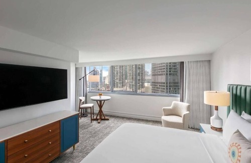 Downtown Chicago Hotel | Enjoy a Hassle-Free Stay in Chicago! Pets Allowed, Close to Chicago Riverwalk