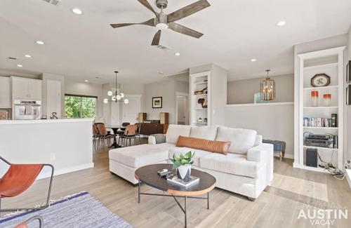 Swede Hill House | Enjoy DT Newly Renovated & Patio and Free Swim Club by Austin Vacay