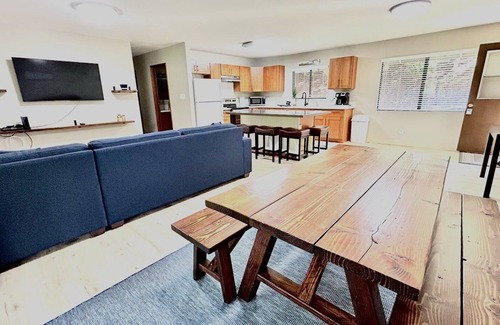 Kealakekua House | Enjoy Mac Nut Farm living! Enjoy all the mac nuts your heart desires!