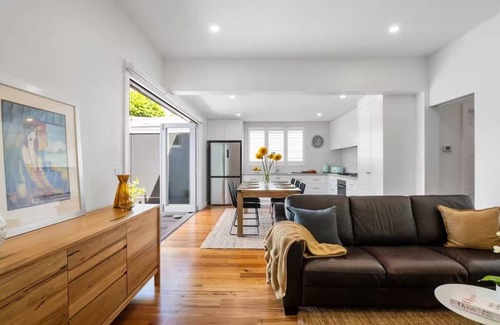 South Melbourne House | Enjoy the best of inner-bayside Melbourne in a sunny, fully renovated 3 BDR home