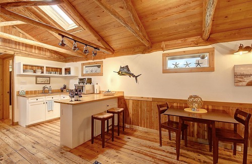 Old Town Cottage | Enjoy the breeze at Nine Palms Cottage