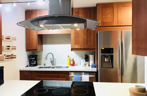 Richmond Hill House | Entire Bright Cozy 4BR House in Richmond Hill,walk to Parks & Shopping Mall