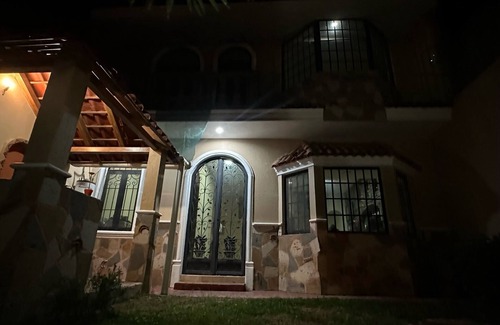 Zapotlanejo House | Entire Colonial Home with Private Parking - 6 min drive to Centro