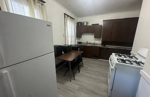 Burlington House | Entire Home for Families or Groups – Near Downtown