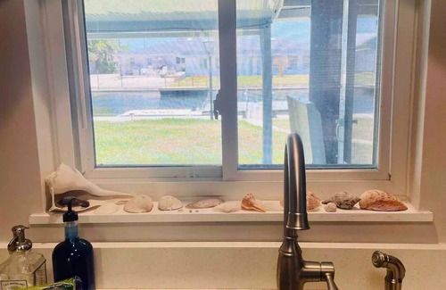 Hudson Beach Estates House | Entire Home The Lazzy Turtle Outdoor shower