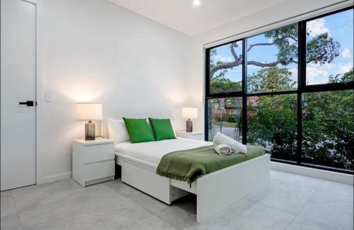 Peakhurst House | Entire Place 2 Bedroom Ground House Free Parking