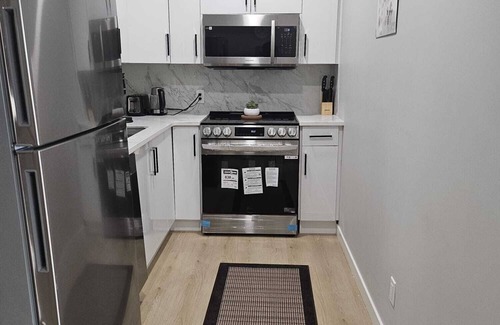 Southwest Edmonton House | Entire Place - Stylish 3-Br | Comfort Await! + Gym.nNo pets please.