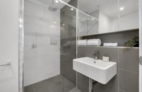 South Melbourne Apartment | Entire South Melb Apt with 2Brm 2Bath and Balcony
