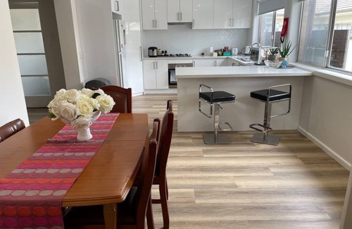 Pascoe Vale House | Entire Villa With all Services at Your Doorstep