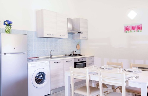 Orosei House | Entspannende Wohnung für 3 Personen; Klimaanlage, WLAN, Waschmaschine