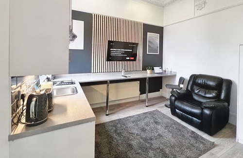 Waddon Apartment | Erin Court Mansion -Suite 13