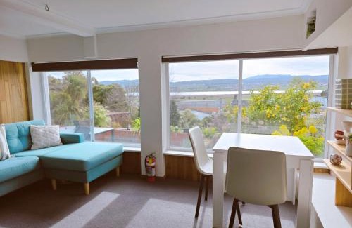 Riverside House | Ers's on Tamar B&B