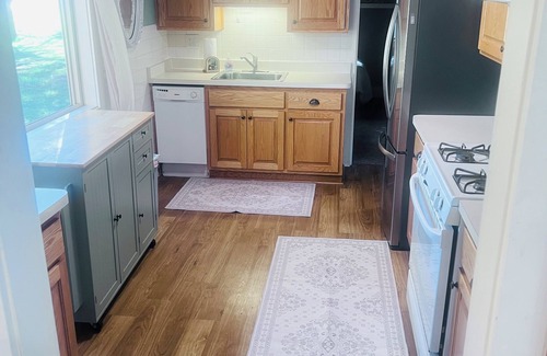 Hillman Cabin | Erskine Escape: kayak, paddle board, paddle boat+