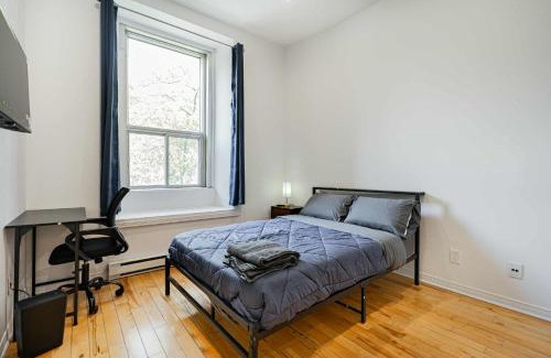 Sainte-Marie Apartment | Escape studio with parking near downtown Montreal