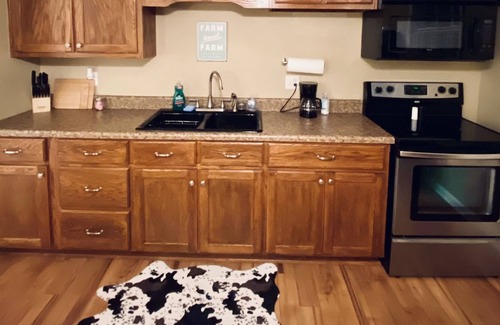 Killen House | Escape to the Harmony Ranch Guest Cabin! 45 acre farm-fish, swim, grill, relax!