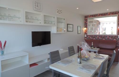 Le Treport Apartment | ESPLANADE FRONT DE MER 109 1er Etage Lit fait wifi Taxe de Séjour incluse