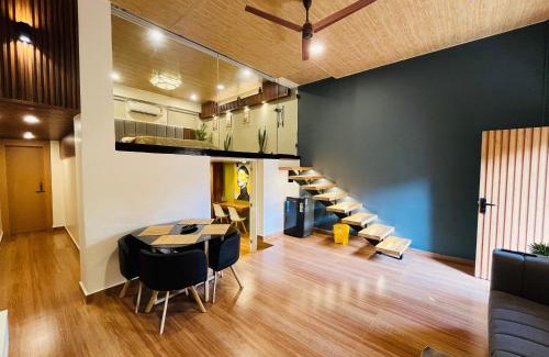 Sualkuchi Apartment | Espresso