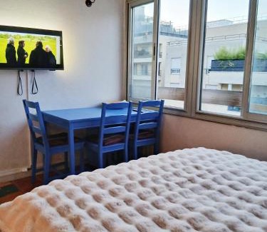 Saint-Lambert Apartment | Esprit Vintage avec Piscine, proche du métro