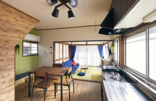Kameari Apartment | Est house KAMEARI -Entire Tokyo House with Direct Bus Access to Airport and Disney in a Peaceful Local Neighborhood with 24 Hour Shops and Dining Options-