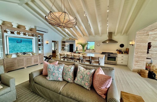 Bouvet Island House | Estrella - Renovated Home on the Harbour with Private Dock and Pool