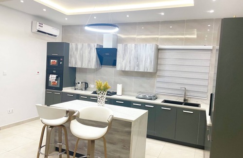 Adenta House | ET Luxe Abode, Prvt Pool, Starlink WiFi, Gen, W/D