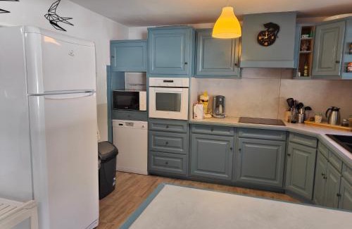 Saint-Mandrier-sur-Mer Apartment | Etoile de Mer - Appt 3 ch 2 sdb à 150m d'une plage de sable fin hyper équipé & Wifi