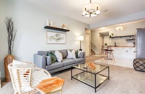Evanston Apartment | "Eucalyptus" in Evanston 1 Bed Bright Suite