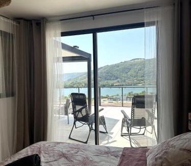 Saint-Vallier Apartment | Evasion au Bord du Rhône