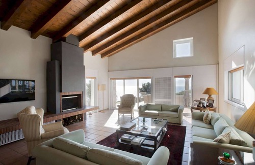 Amarinthos Villa | Evia villa with pool and breathtaking views