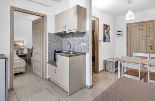 Kokkini Chani House | Evina Rooms & Suites