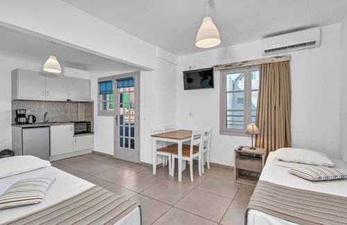 Kokkini Chani House | Evina Rooms & Suites