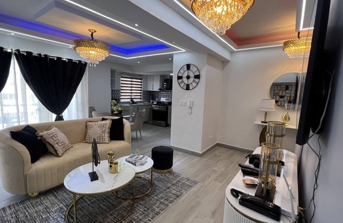 Ensanche Quisqueya Apartment | Excéntrico Apartamento en el Centro de la Ciudad