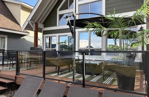 Central Okanagan House | Exceptional Boutique Cottage with Incredible Lake View